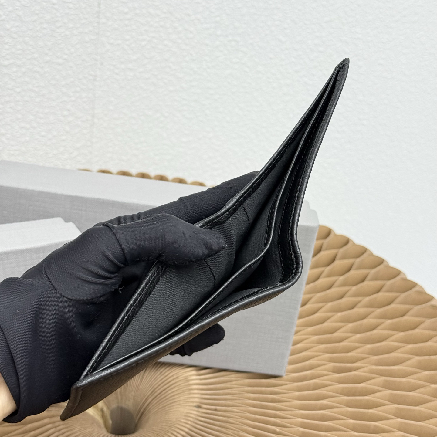 バレンシアガ「Balenciaga」 CASH スクエア折りたたみ財布