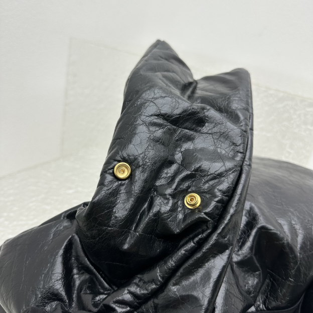 バレンシアガ「Balenciaga」 Le Monaco オイルドレザー チェーンストラップバッグ