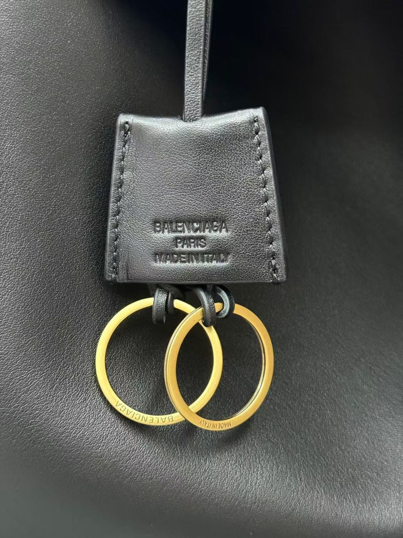 バレンシアガ「Balenciaga」Rodeo クロスボディバッグ