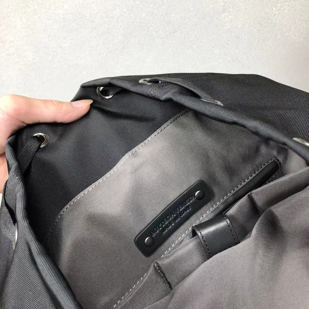 ボッテガ・ヴェネタ「Bottega Veneta」Intrecciato メンズリュックサック