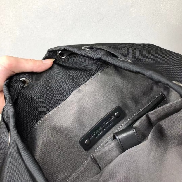 ボッテガ・ヴェネタ「Bottega Veneta」Intrecciato メンズリュックサック