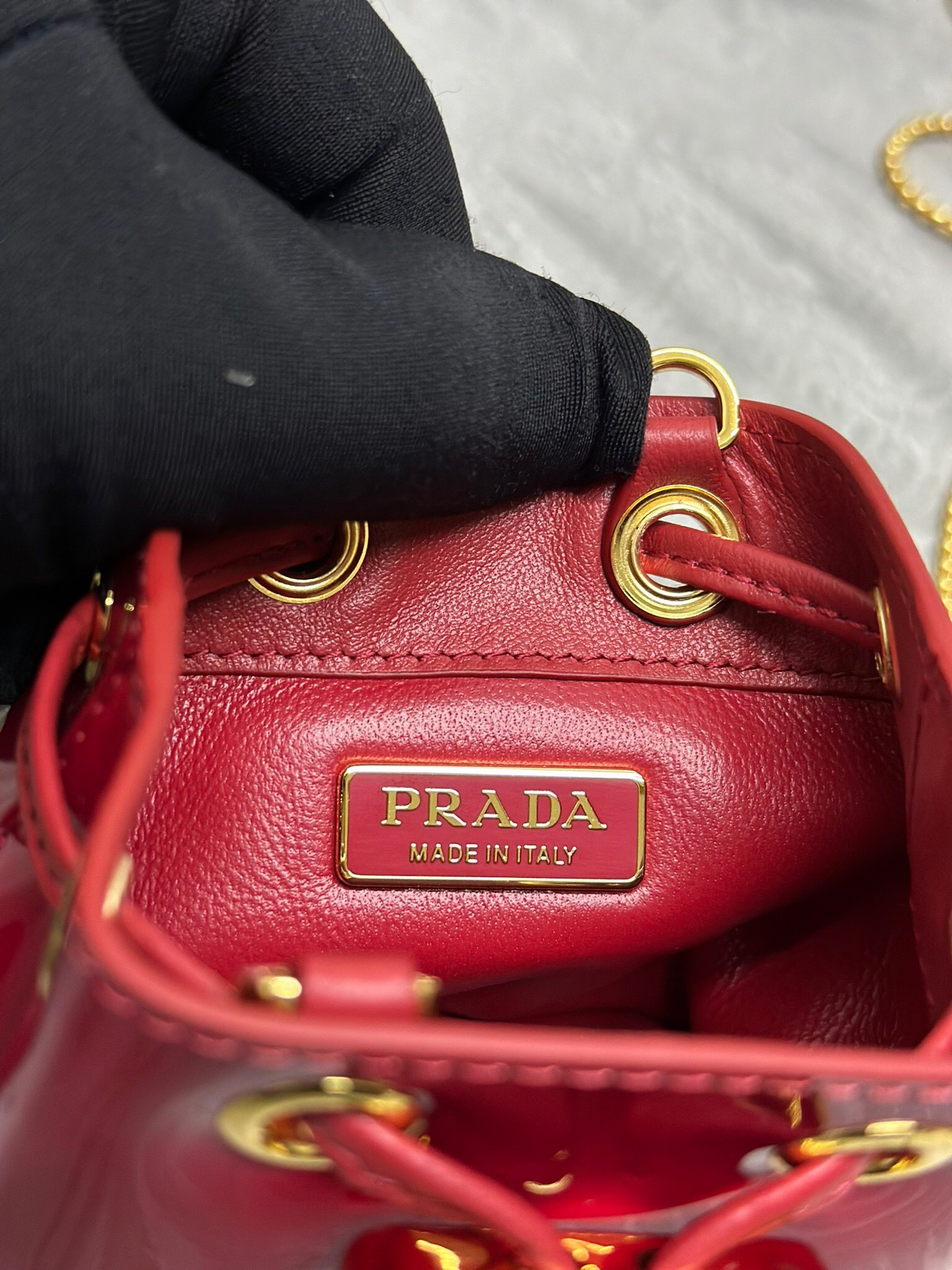 プラダ「Prada」 ラッカードレンチバッグ