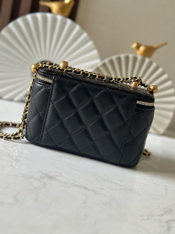 シャネル「Chanel」24C ダブルゴールドボール チェーン ボックスバッグ ブラック＆ゴールド