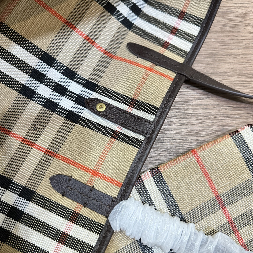 バーバリー「Burberry」Haymarketチェック トートバッグ（大容量ショッピングバッグ）