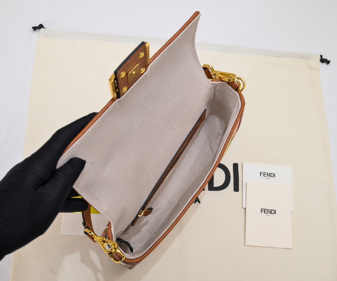 フェンディ「Fendi」  バゲット クラシック ショルダーバッグ