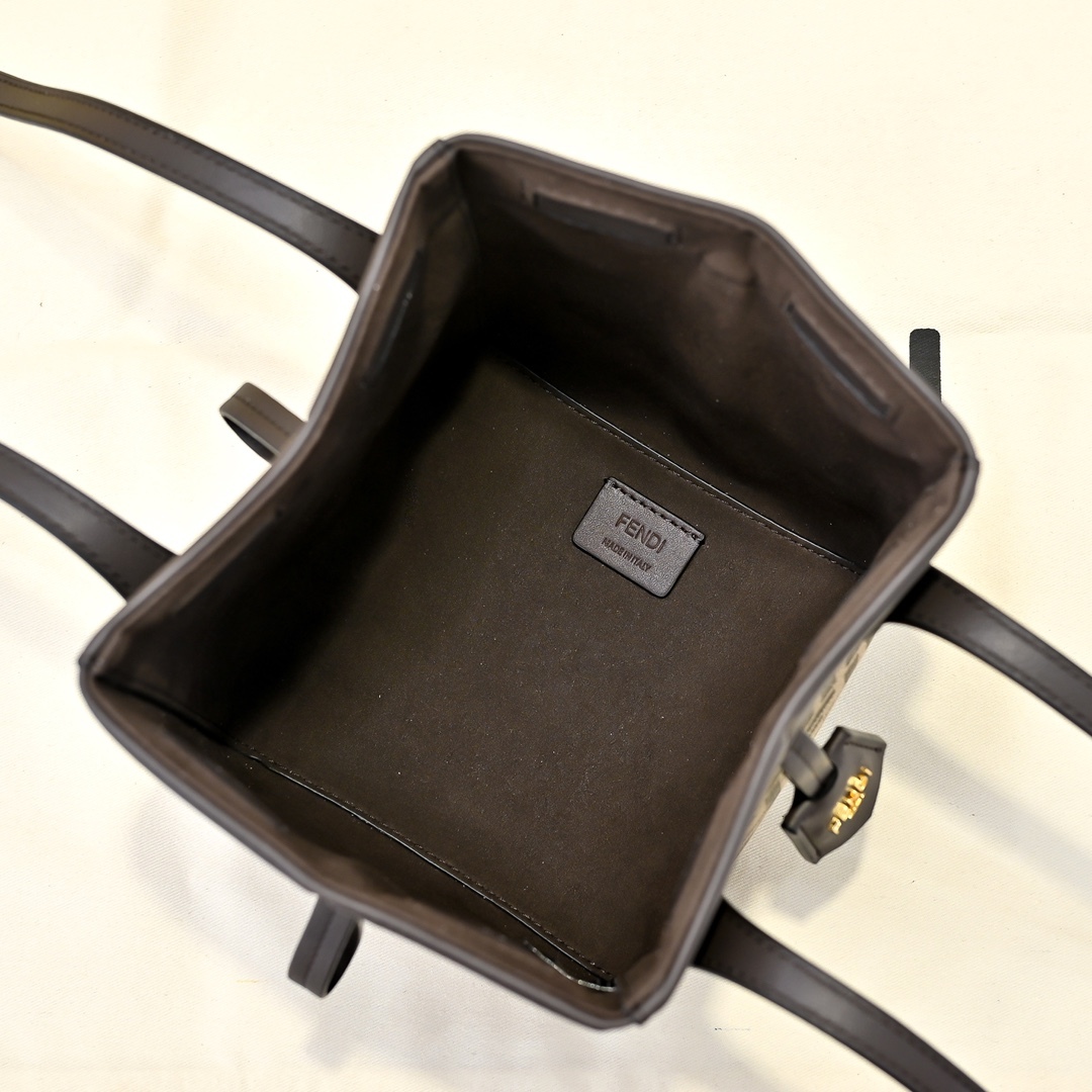 フェンディ「Fendi」オリガミ ミニ トランスフォーマブルバッグ