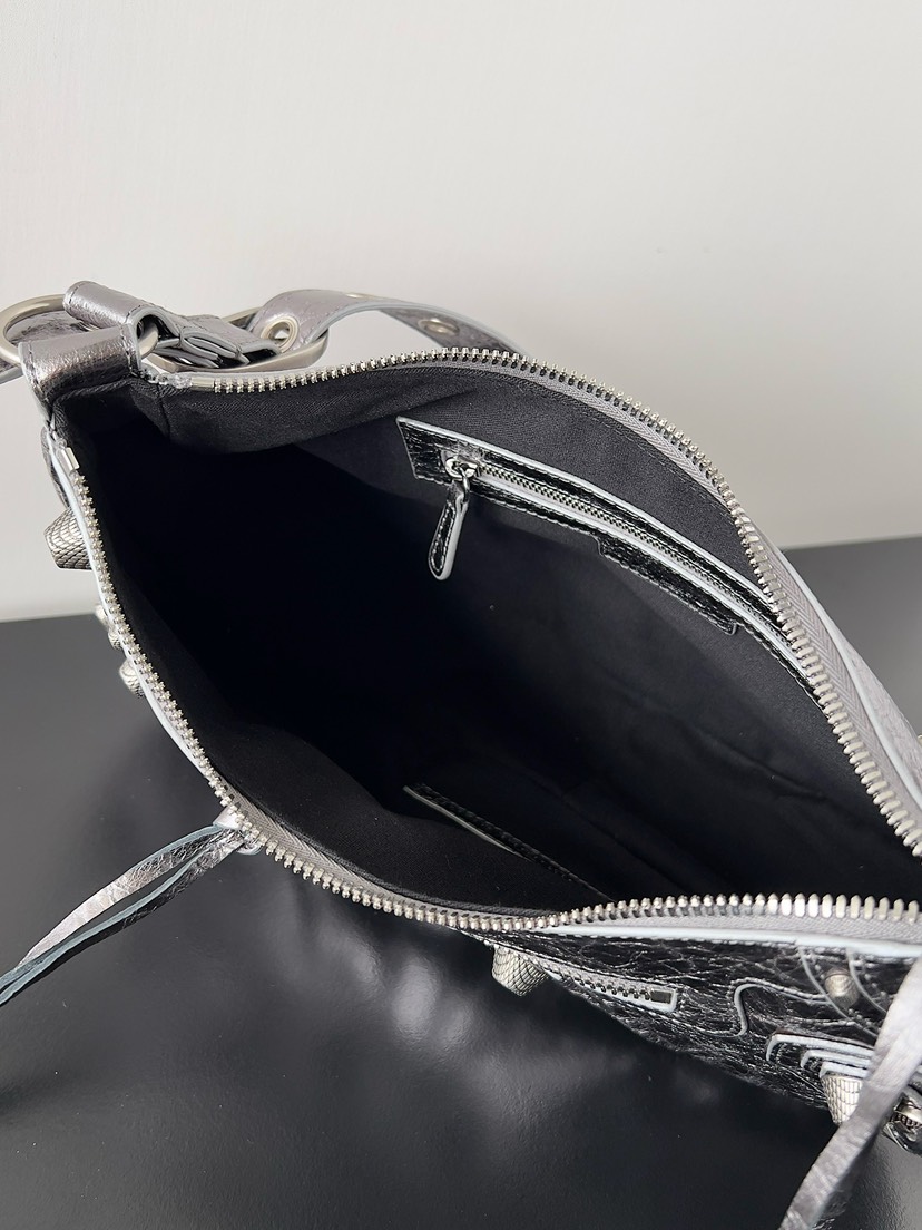 バレンシアガ「Balenciaga」ショルダーバッグ