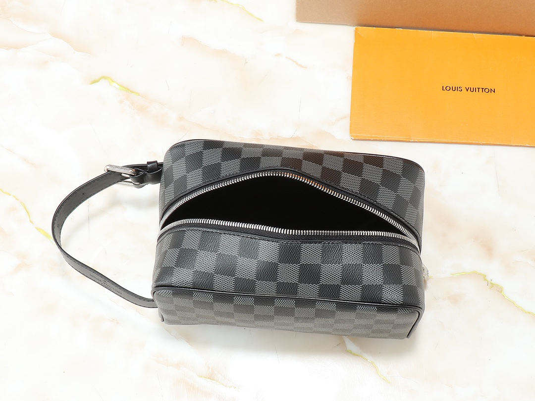 ルイ・ヴィトン「Louis Vuitton」Locker Dopp Kit トイレタリーバッグ