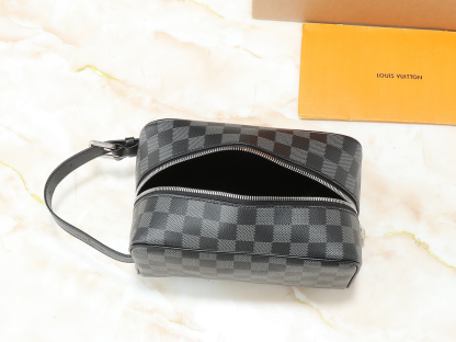 ルイ・ヴィトン「Louis Vuitton」Locker Dopp Kit トイレタリーバッグ