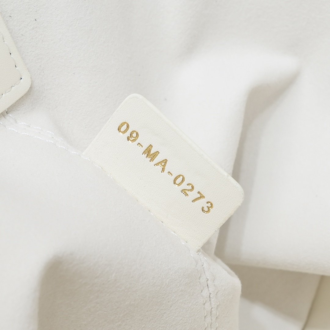 ディオール「Dior」TOUJOURS レザー ショルダーバッグ