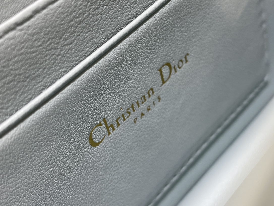 ディオール「Dior」30 MONTAIGNE パールチェーン クラッチバッグ