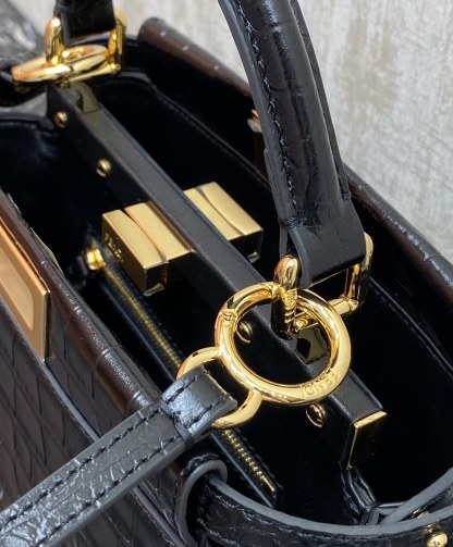 フェンディ「Fendi」Peekaboo Classic レザーーハンドバッグ