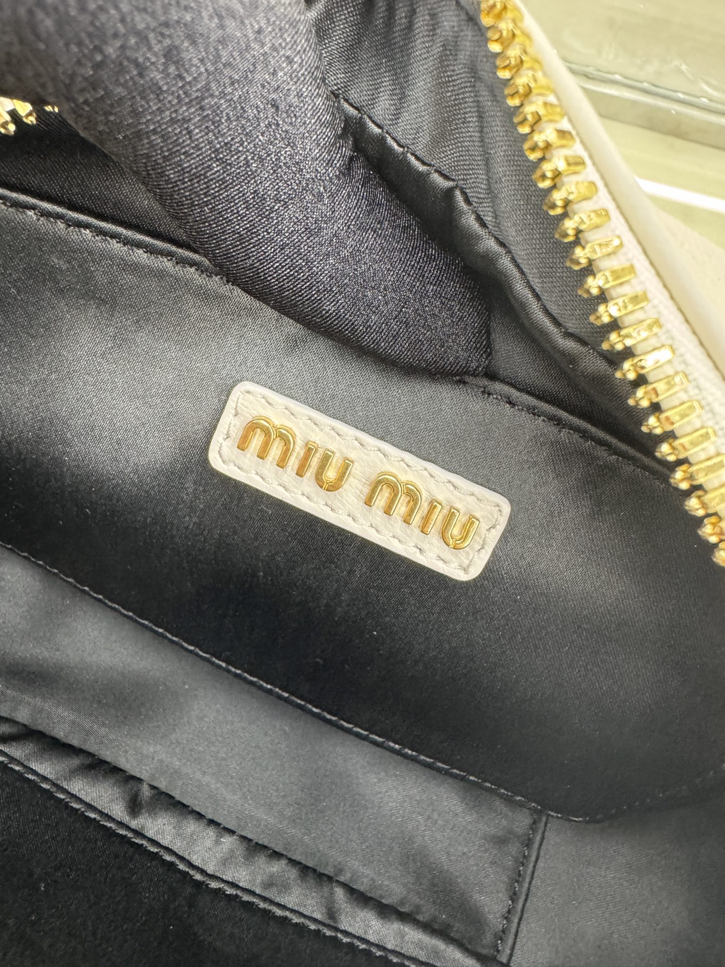 ミュウミュウ「Miu Miu」ボウリング バッグ ラムスキン マトラッセ ステッチ
