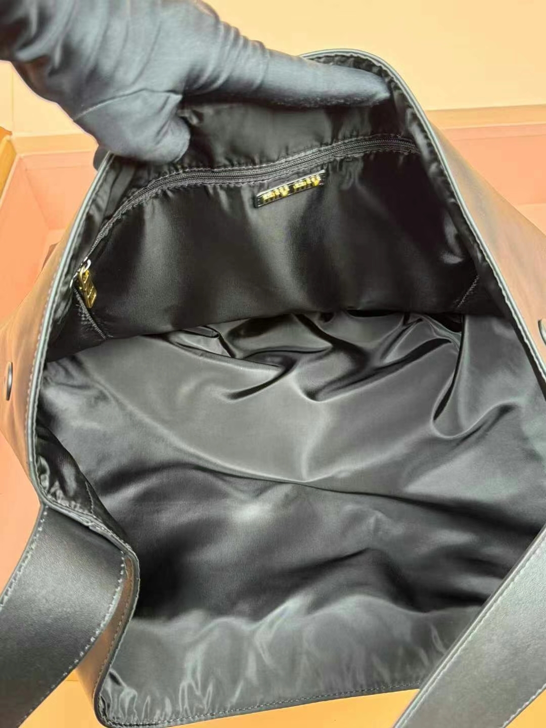 ミュウミュウ「Miu Miu」レトロ ホボ バッグ アンダーアーム ショルダーバッグ