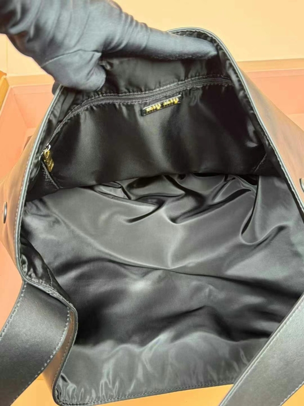 ミュウミュウ「Miu Miu」レトロ ホボ バッグ アンダーアーム ショルダーバッグ