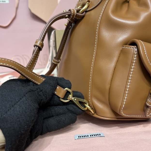 ミュウミュウ「Miu Miu」キャンパス バックパック レザー マルチポケット