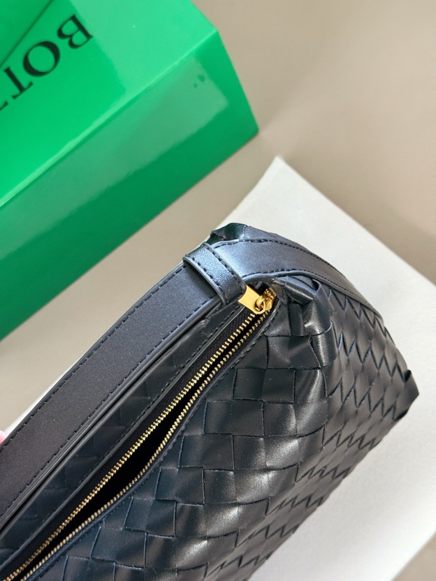 ボッテガ・ヴェネタ「Bottega Veneta」ウォレス レザー ショルダーバッグ