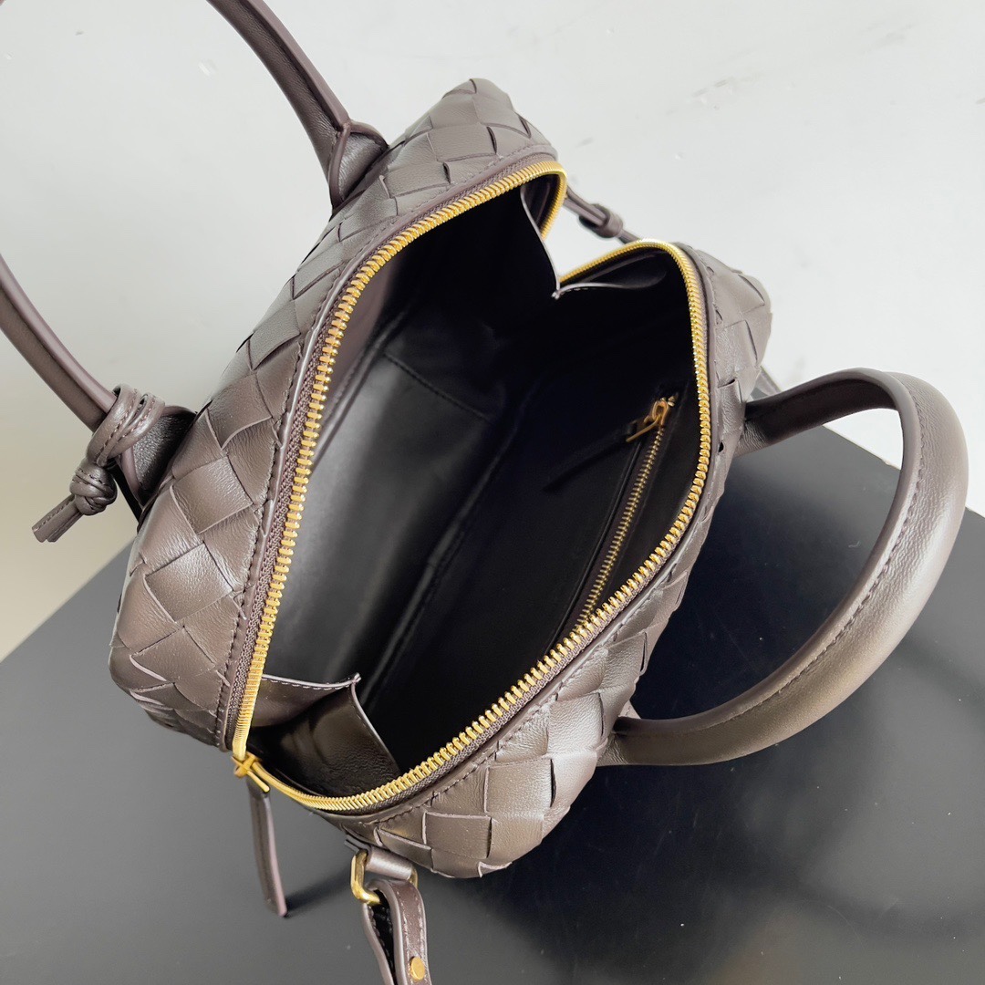 ボッテガ・ヴェネタ「Bottega Veneta」ゲットアウェイ スクエアバッグ イントレチャート レザー