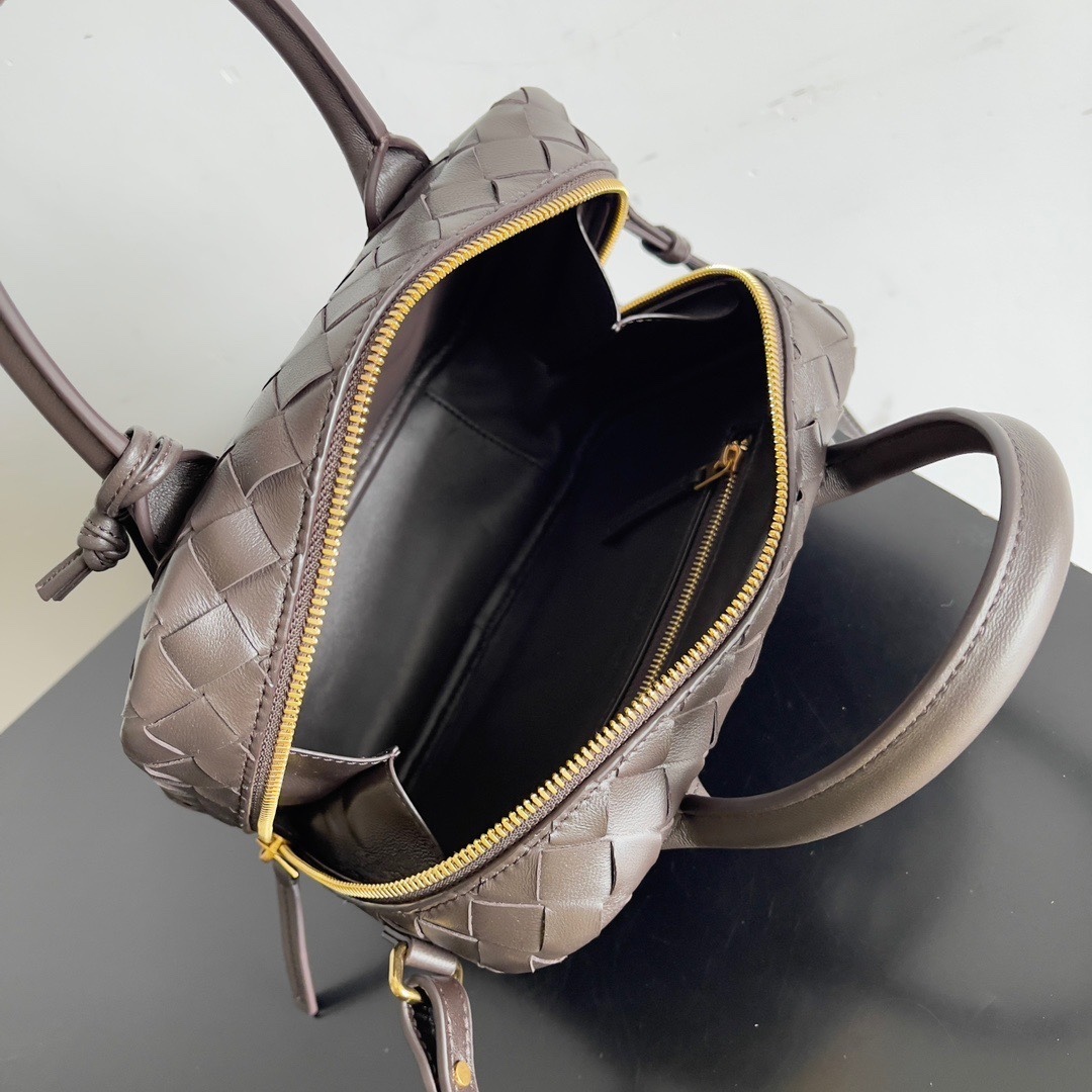 ボッテガ・ヴェネタ「Bottega Veneta」ゲットアウェイ スクエアバッグ イントレチャート レザー