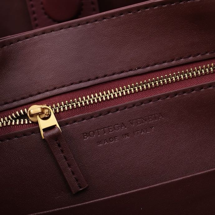 ボッテガ・ヴェネタ「Bottega Veneta」スモール イーストウエスト アンディアモ イントレチャート レザー ショルダーバッグ