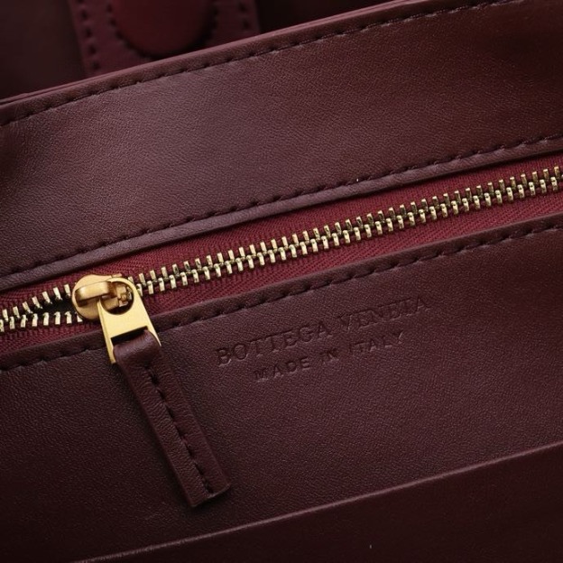 ボッテガ・ヴェネタ「Bottega Veneta」スモール イーストウエスト アンディアモ イントレチャート レザー ショルダーバッグ