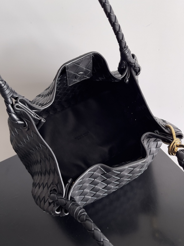 ボッテガ・ヴェネタ「Bottega Veneta」Andiamo Parachute レザーショルダーバッグ