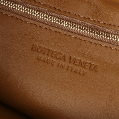 ボッテガ・ヴェネタ「Bottega Veneta」2025年 Hop ラージトートバッグ
