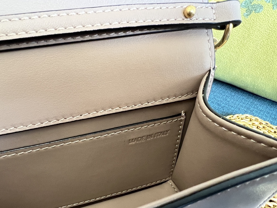 ヴァレンティノ「Valentino」 GARAVANI MINI LOCÒ チェーンバッグ