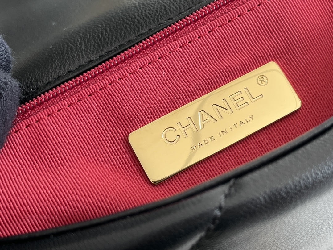 シャネル「Chanel」Classic Shoulder Bag