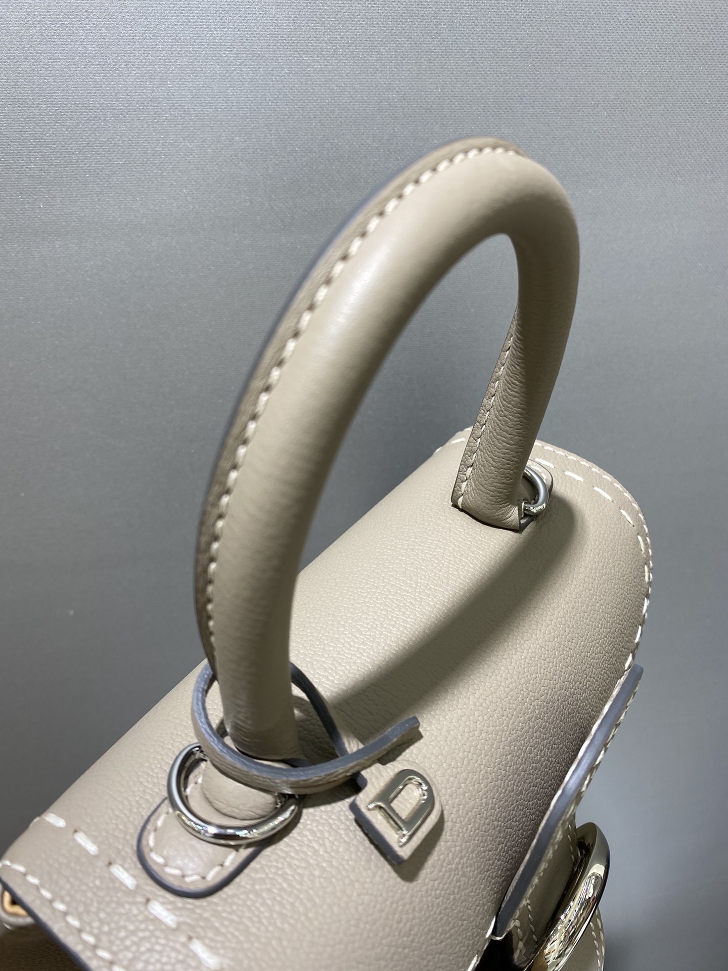 デルヴォー「Delvaux」External Stitch Shoulder Bag