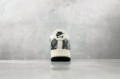 「コラボモデル」Louis Vuitton x Nike1 '07 スニーカー