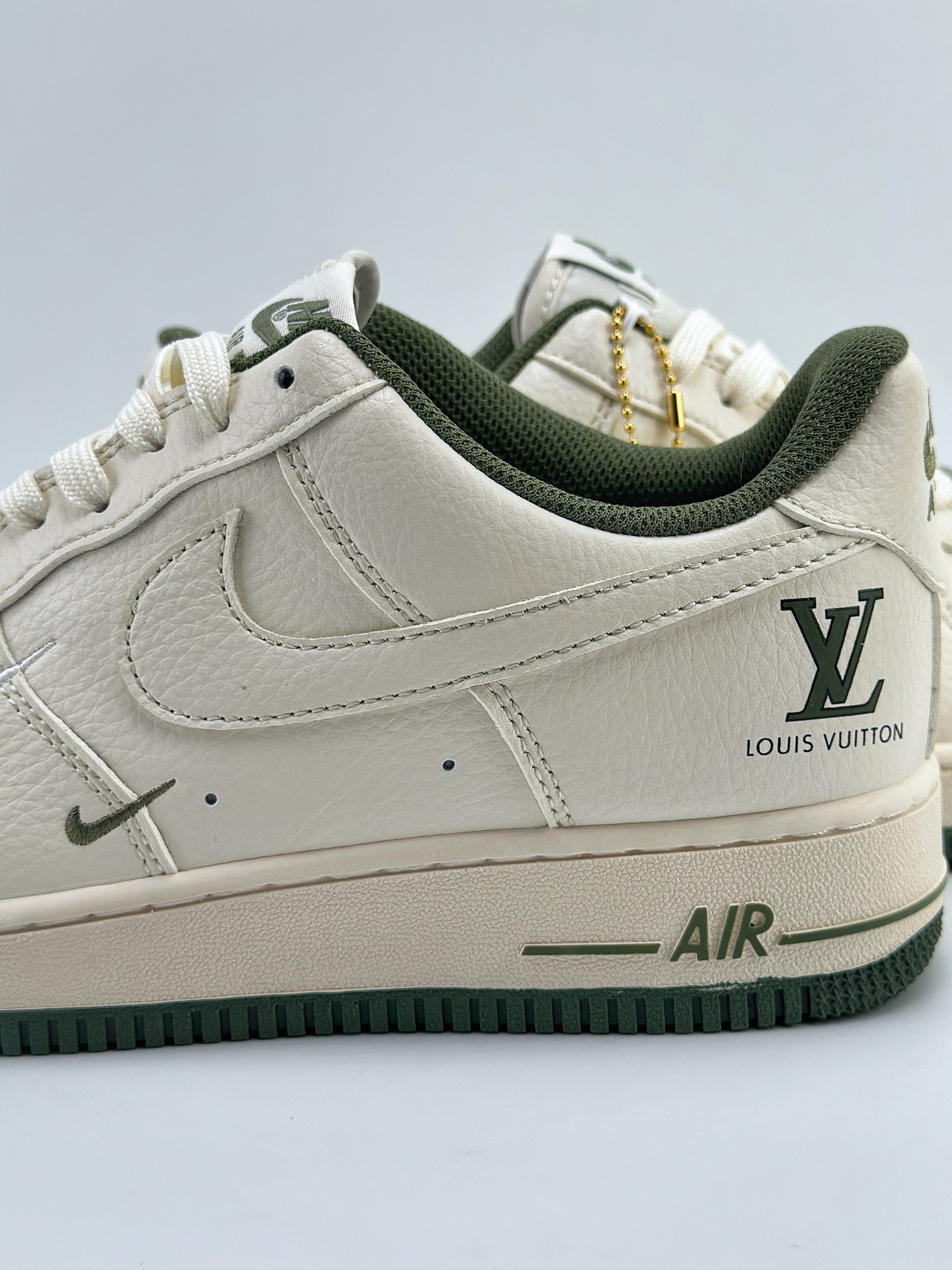 「コラボモデル」Louis Vuitton x Nike Air Force 1 Low スニーカー
