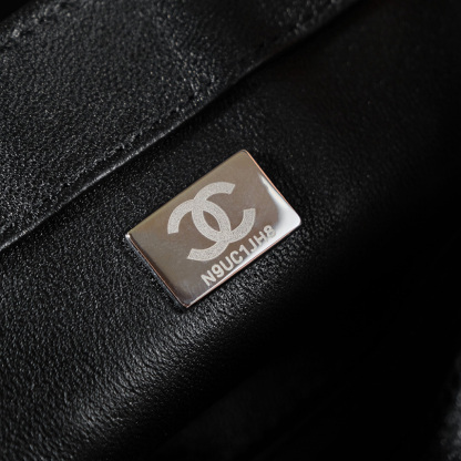 シャネル「Chanel」25P ブレイジングラメ — 爆発的な輝きで魅せる高密度ラメの圧倒的グラマー