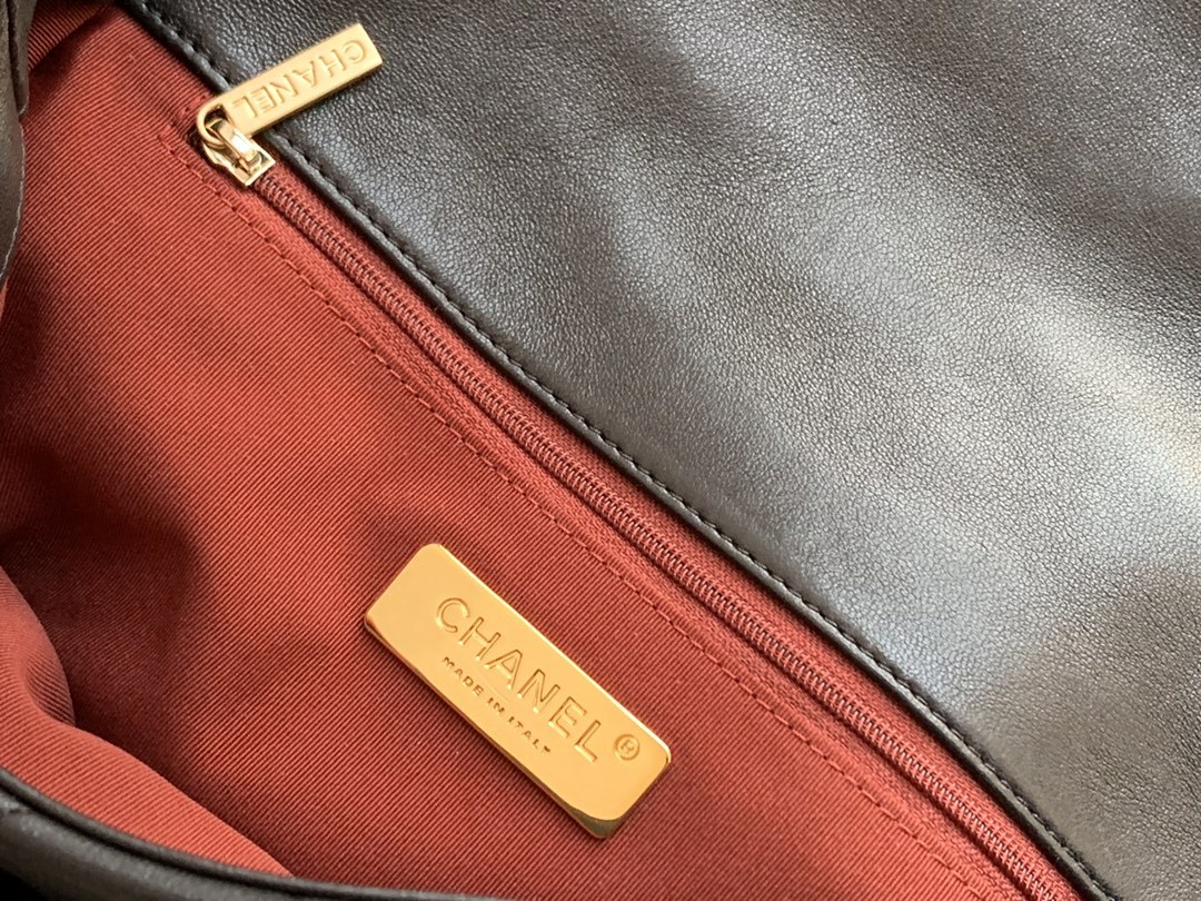 シャネル「Chanel」19 フラップ バッグ-ISETAN PRESTIGE CURATED