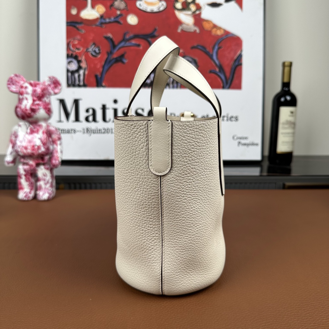 エルメス「Hermès」In-the-Loop 18 ハンドバッグ