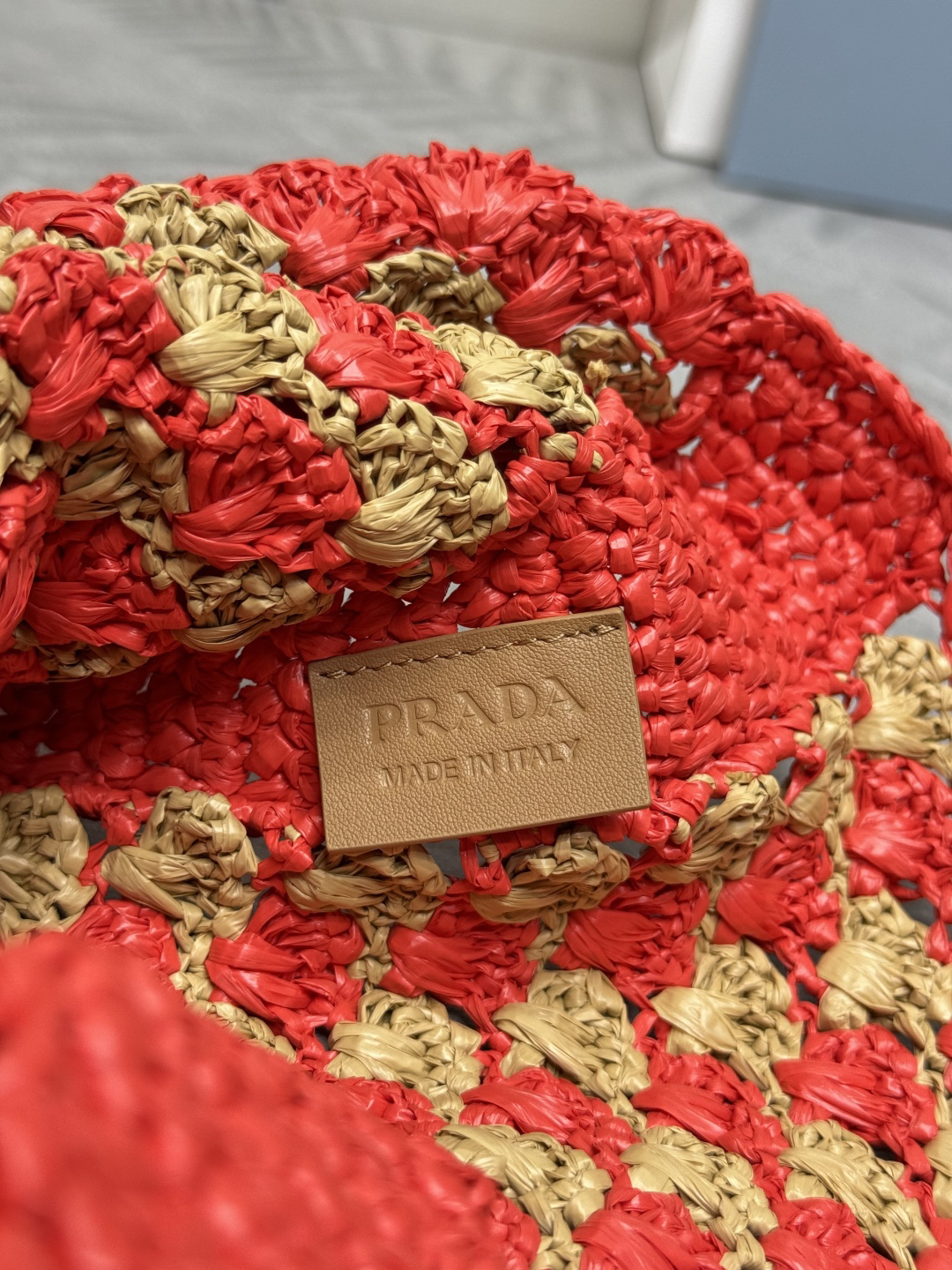 プラダ「Prada」クロシェ＆レザートートバッグ