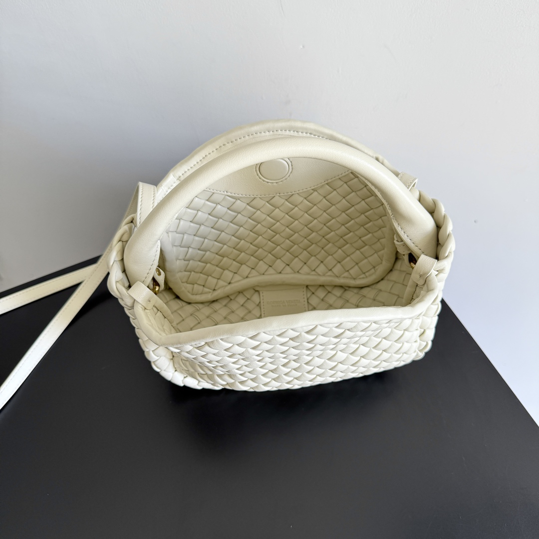 ボッテガ・ヴェネタ「Bottega Veneta」Mini Cobble げバッグ