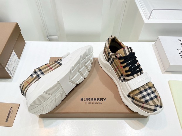 バーバリー［Burberry］スニーカーCheck-Trimmed革