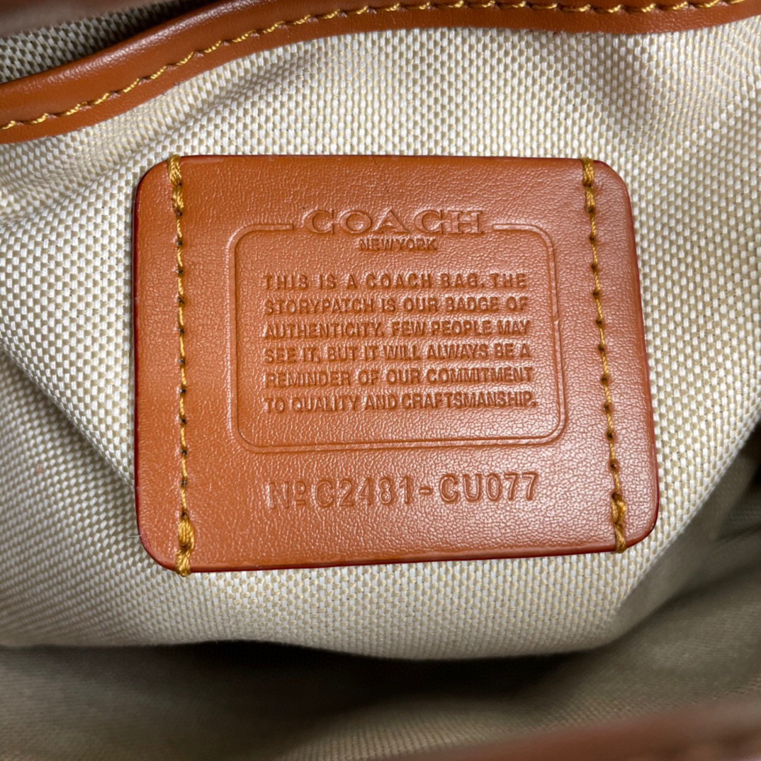 コーチ「Coach」TABBY リュックサック シルエット