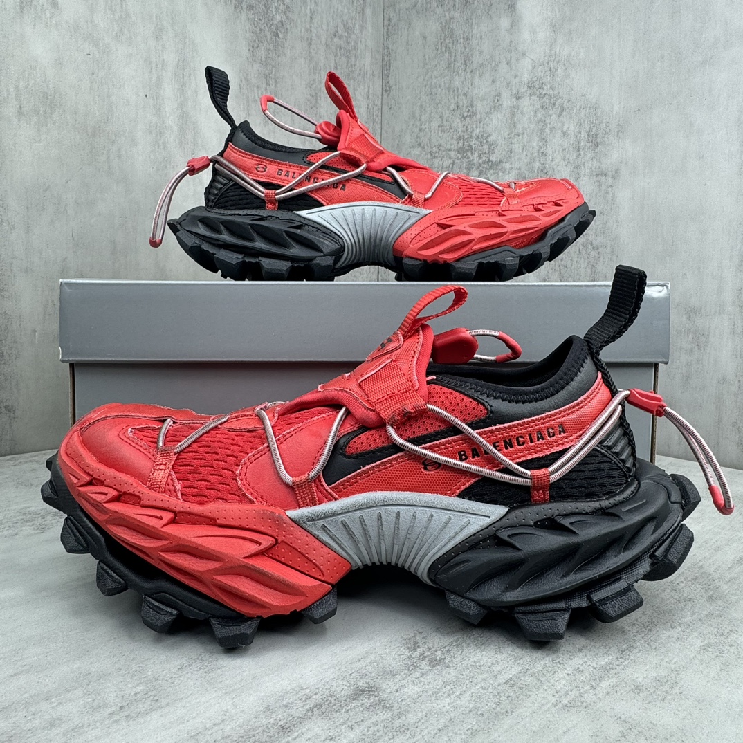 バレンシアガ「Balenciaga」ラウンドつま先のプラットフォームスニーカー
