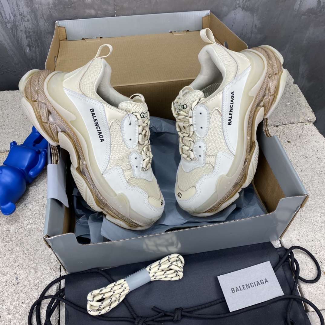 バレンシアガ「Balenciaga」トリプルSスニーカー