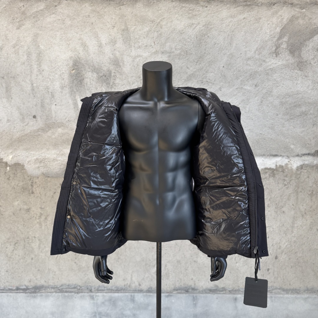 モンクレール「Moncler」 Madeira ブラックラベル ショートダウンジャケット