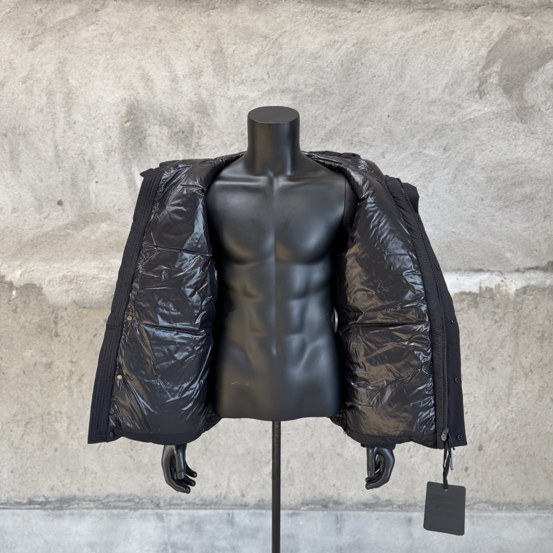 モンクレール「Moncler」 Madeira ブラックラベル ショートダウンジャケット