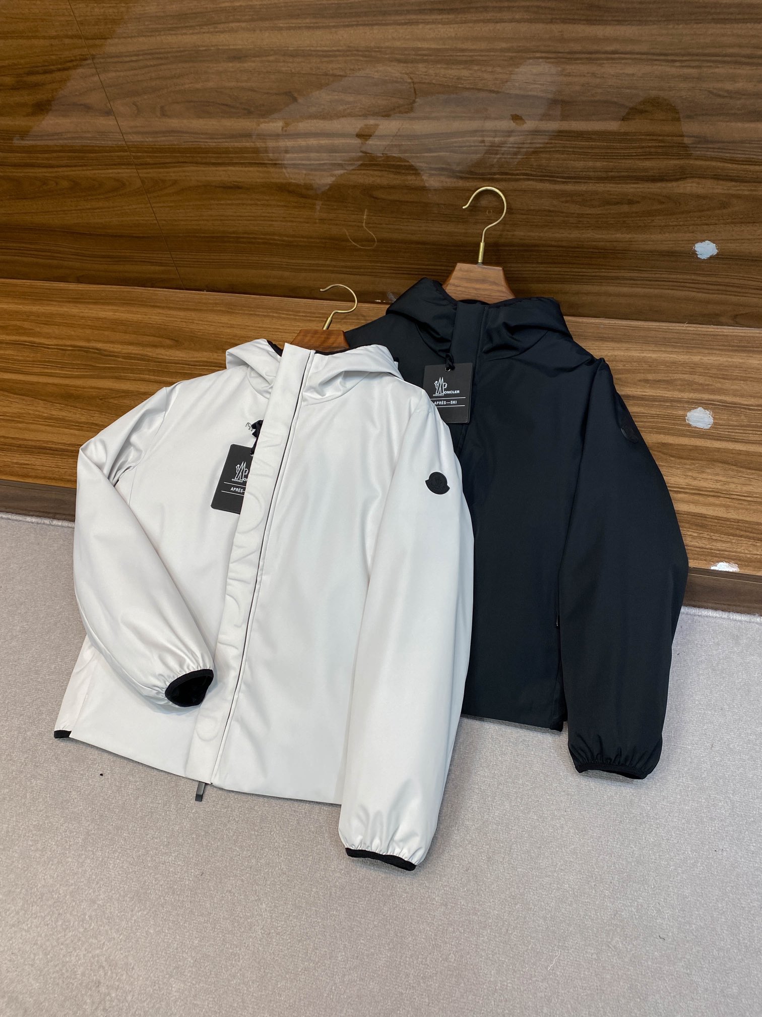 モンクレール「Moncler」Polset フード付きダウンジャケット