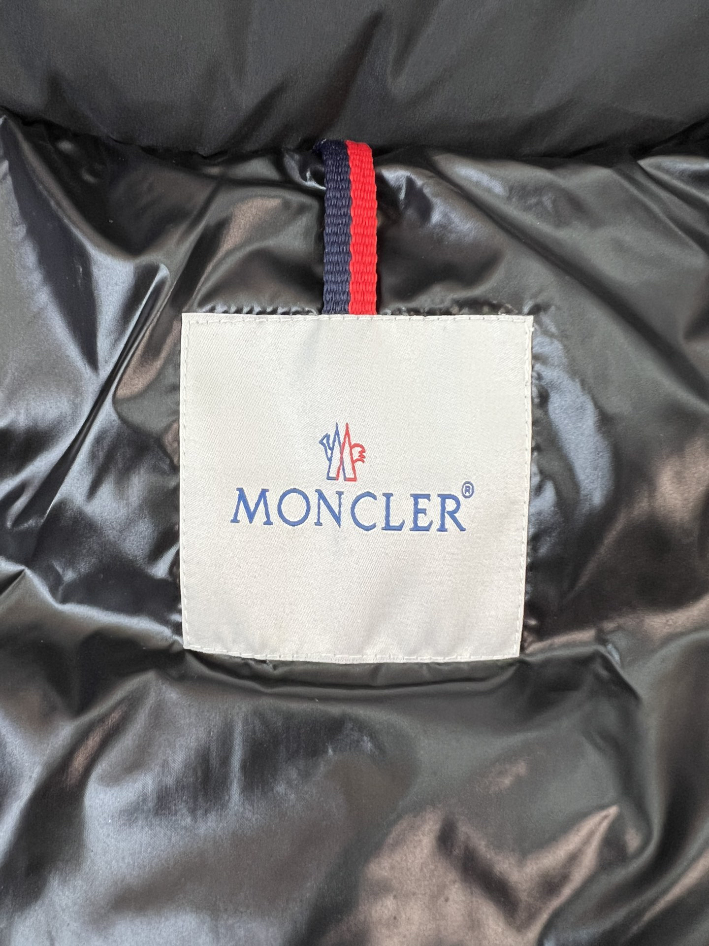モンクレール「Moncler」Vezere ダウンジャケット
