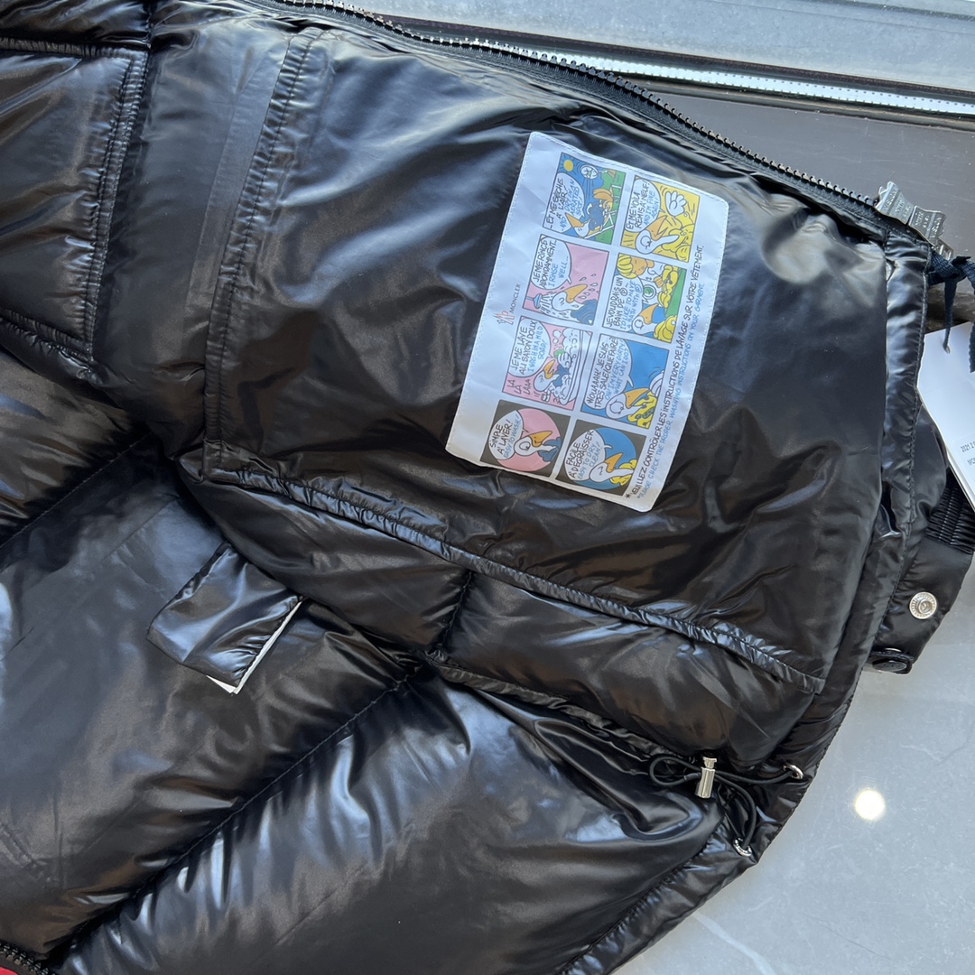 モンクレール「Moncler」トリコロールストラップ ダウンジャケット