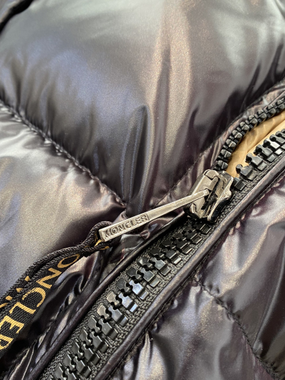 モンクレール「Moncler」フード付きハイネック ダウンジャケット