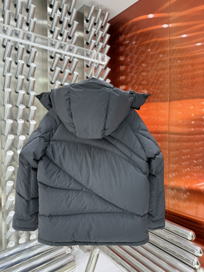モンクレール「Moncler」ダウンジャケット