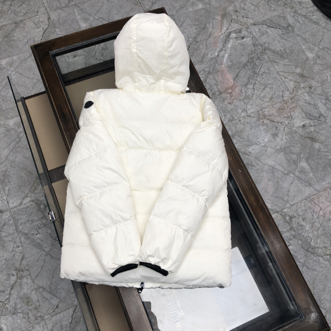 モンクレール「Moncler」ロゴ レター ダウンジャケット