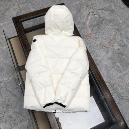 モンクレール「Moncler」ロゴ レター ダウンジャケット